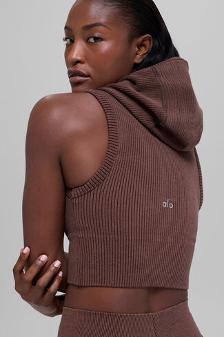 سترة Alo Yoga بدون خياطة بغطاء رأس مضلع بلونين - Brownstone Heather in Kuwait