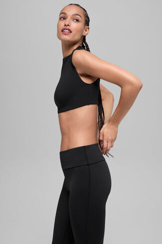 Alo Yoga ALO Softculpted بأكمام قصيرة - أسود in Saudi Arabia