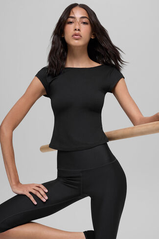 تي شيرت Alo Yoga Alosoft Back For More - أسود in Kuwait