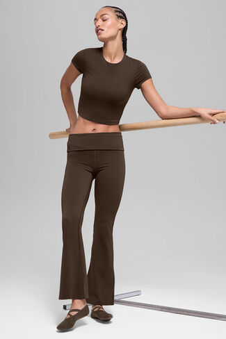 Alo Yoga ALO Softsculpt Precision Short Sleeve Top - Espresso in Saudi Arabia