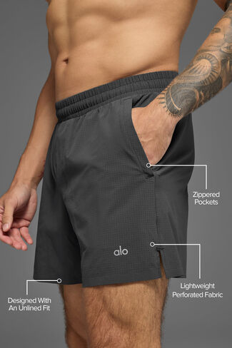 شورت الجري Alo Yoga 5 بوصات - أنثراسايت in Kuwait
