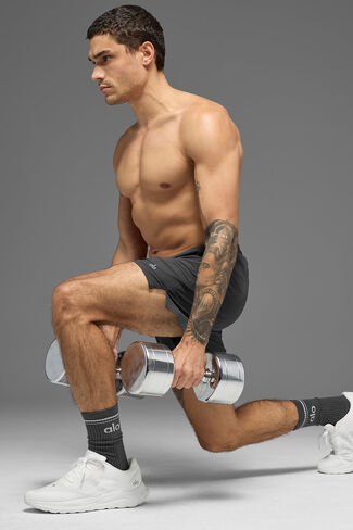 شورت الجري Alo Yoga 5 بوصات - أنثراسايت in Kuwait