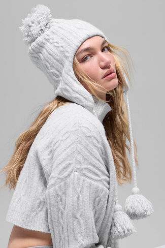 قبعة Alo Yoga Cable Knit Winter Bliss Earflap - رمادي منقط رياضي - رمادي منقط رياضي / مقاس واحد in Kuwait
