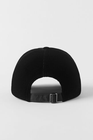 Alo Yoga Velvet Off-Duty Cap - Black - Black / One Size in Kuwait