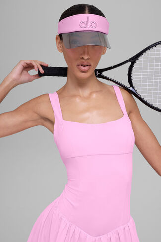حاجب شمسي من Alo Yoga Airlift - وردي كاندي هارت - كاندي هارت وردي / مقاس واحد in Kuwait