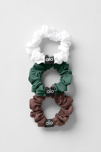 Alo Yoga Fresh Mini Scrunchie 3-Pack - Brownstone/White/Clover Green - Brownstone/White/Clover Green / One Size in Saudi Arabia
