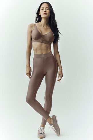 حمالة صدر Alo Yoga Airlift Line Up Mirage - كاكاو جبال الألب in Kuwait