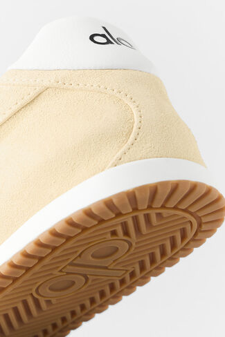 حذاء Alo Yoga ALO Sunset - أصفر فاتح in Kuwait