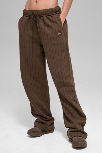 بنطلون رياضي Alo Yoga Pinstripe ذو ساق مستقيمة - Espresso Pinstripe in Kuwait