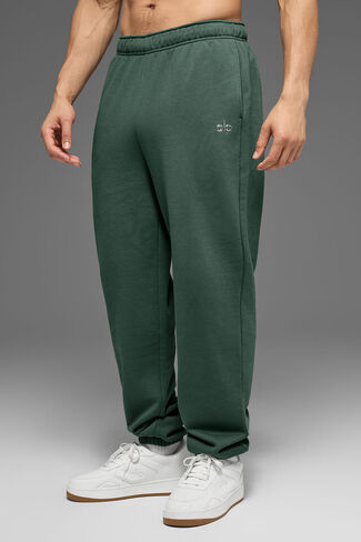 Alo Yoga Accolade Sweatpant - Clover Green in Saudi Arabia