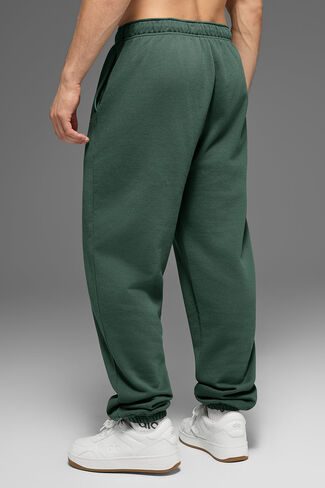 Alo Yoga Accolade Sweatpant - Clover Green in Saudi Arabia