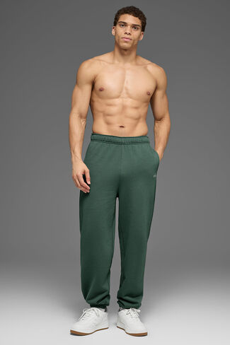 Alo Yoga Accolade Sweatpant - Clover Green in Saudi Arabia