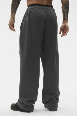 Alo Yoga Accolade Straight Leg Sweatpant - Anthracite in Kuwait