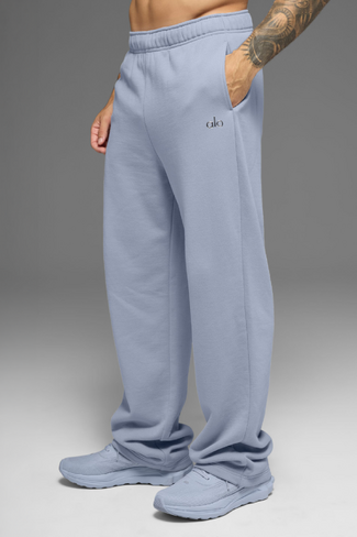 بنطال رياضي Alo Yoga Accolade ذو ساق مستقيمة - صقيع الشتاء in Kuwait