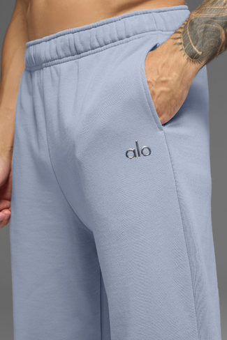 بنطال رياضي Alo Yoga Accolade ذو ساق مستقيمة - صقيع الشتاء in Kuwait