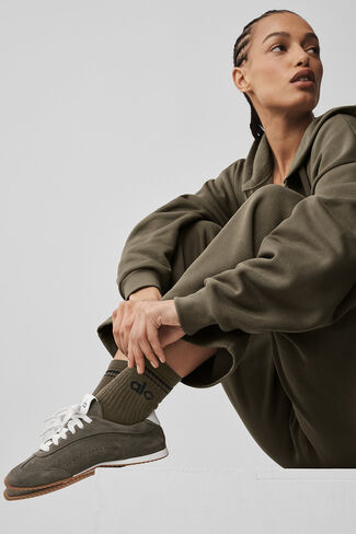 جورب خلفي من Alo Yoga للجنسين - شجرة زيتون/أسود in Kuwait