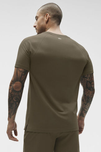 Alo Yoga ALO Vapor Crewneck كم قصير - شجرة الزيتون in Kuwait