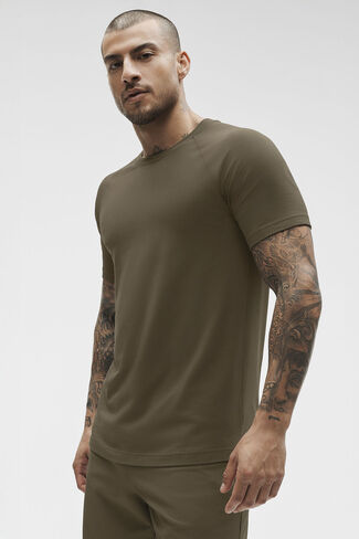 Alo Yoga ALO Vapor Crewneck كم قصير - شجرة الزيتون in Kuwait