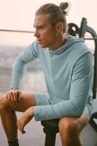 Alo Yoga Conquer Reform Long Sleeve With Hood - Desert Sage in Kuwait