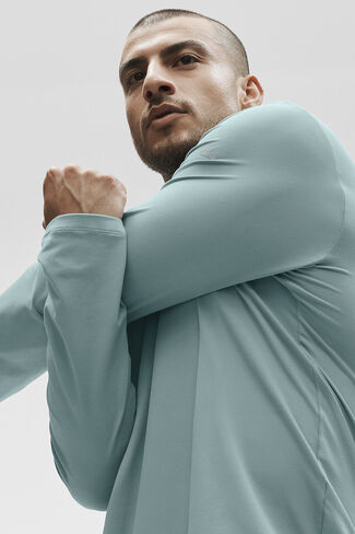 Alo Yoga Conquer Reform Long Sleeve With Hood - Desert Sage in Kuwait