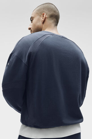 Alo Yoga Field سويت شيرت برقبة دائرية - كحلي in Kuwait