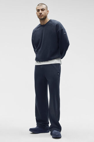 Alo Yoga Field سويت شيرت برقبة دائرية - كحلي in Kuwait