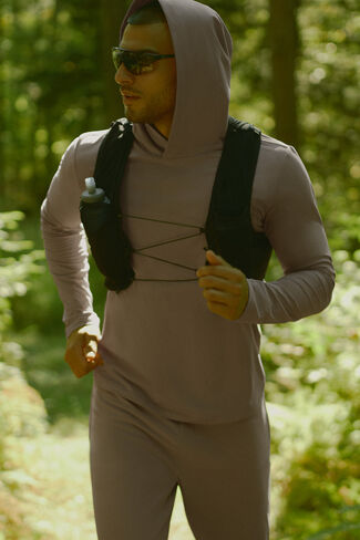 Alo Yoga Conquer Reform Long Sleeve With Hood - Gravel in Kuwait