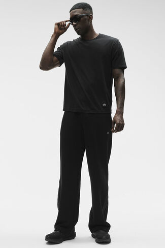 تيشيرت Alo Yoga Essential بأكمام قصيرة للشارع - أسود in Kuwait