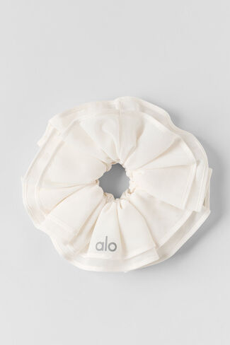 Alo Yoga Mesh Sweet Nothing Scrunchie كبيرة الحجم - عاجي - عاجي / مقاس واحد in Kuwait