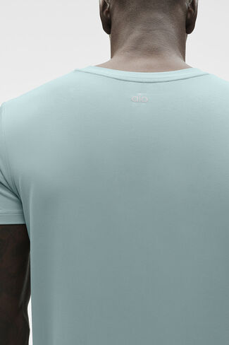 ألو يوجا كونكر ريفورم بأكمام قصيرة وياقة دائرية - ديزرت سيج in Kuwait