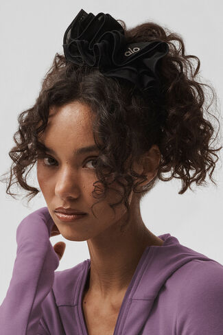 Alo Yoga Mesh Sweet Nothing Scrunchie كبيرة الحجم - أسود - أسود / مقاس واحد in Kuwait