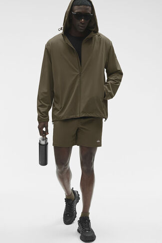 سترة Alo Yoga Performance On-The-Go - شجرة الزيتون in Kuwait