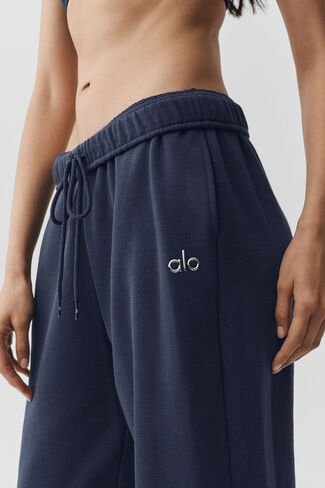 Alo Yoga Accolade بنطال رياضي بأرجل مستقيمة - كحلي in Kuwait