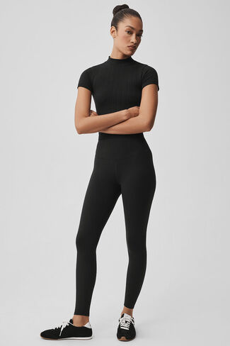 ألو يوجا بدون خياطة بياقة مدببة وأكمام قصيرة - أسود in Kuwait