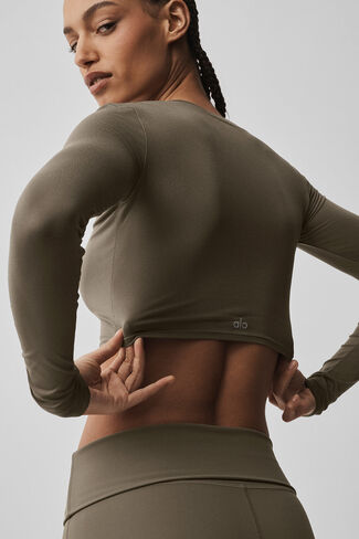 Alo Yoga Alosoft Crop Finesse Long Sleeve - Olive Tree in Kuwait