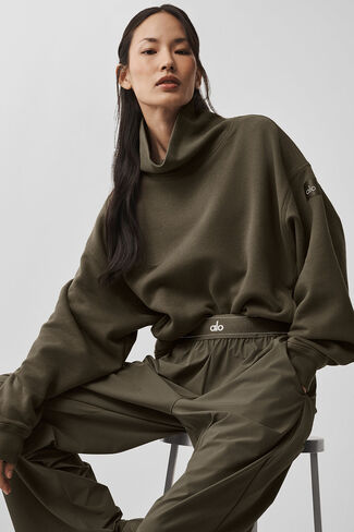Alo Yoga Hazy Mock Neck Pullover - Olive Tree in Kuwait