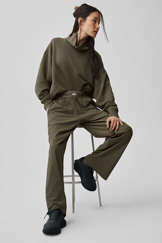 Alo Yoga Hazy Mock Neck Pullover - Olive Tree in Kuwait