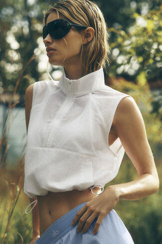 Alo Yoga Ripstop Electric Vest - White in Saudi Arabia
