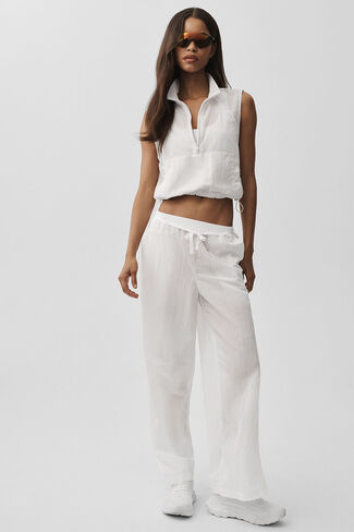 Alo Yoga Ripstop Electric Vest - White in Saudi Arabia