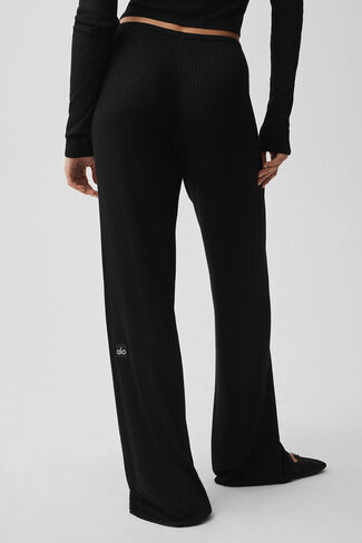 Alo Yoga Sweater Knit متوسط ​​الارتفاع Unwind واسع الساق - أسود in Kuwait