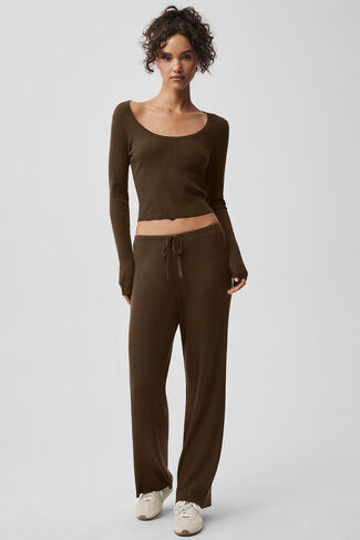 Alo Yoga Sweater Knit Mid-Rise Unwind Wide Leg Pant - Espresso in Kuwait