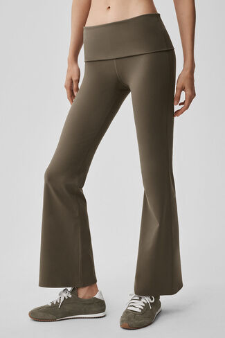 Alo Yoga ALO Softculpt 7/8 Foldover Flare Legging - شجرة الزيتون in Kuwait