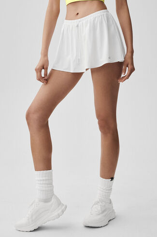 Alo Yoga Breezy Tennis Skirt - White in Kuwait