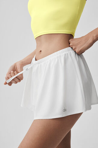 Alo Yoga Breezy Tennis Skirt - White in Kuwait