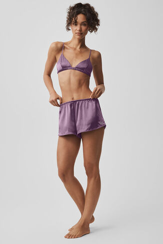 شورت ألو يوجا حرير مضيء - قبلة البرقوق in Kuwait