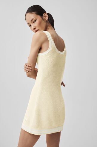 فستان منسوج من Alo Yoga Tennis Club - دقيق الشوفان/أبيض in Kuwait