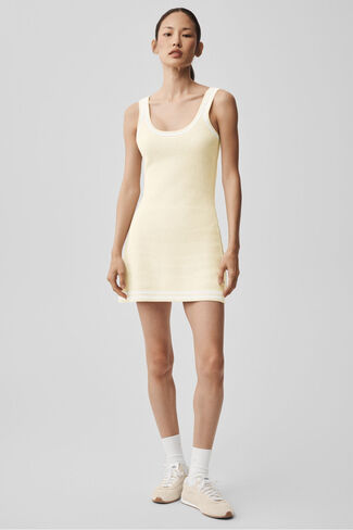 فستان منسوج من Alo Yoga Tennis Club - دقيق الشوفان/أبيض in Kuwait