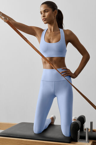 حمالة صدر Alo Yoga Airlift Advantage Racerback - أزرق بروفانس فاتح in Kuwait