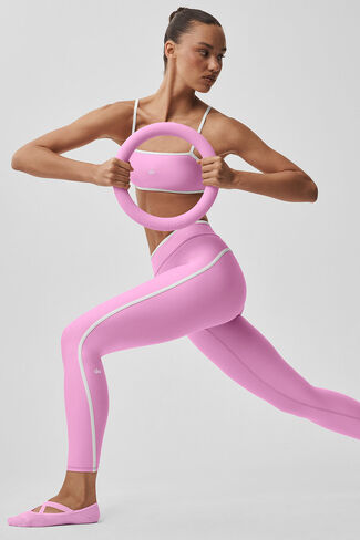 حمالة صدر Alo Yoga Airlift Charger - كاندي هارت وردي/أبيض in Kuwait