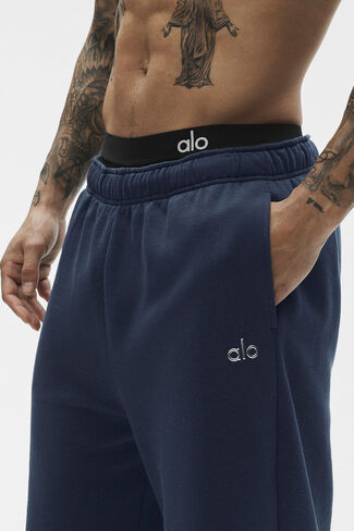 Alo Yoga Accolade بنطال رياضي بأرجل مستقيمة - كحلي in Kuwait